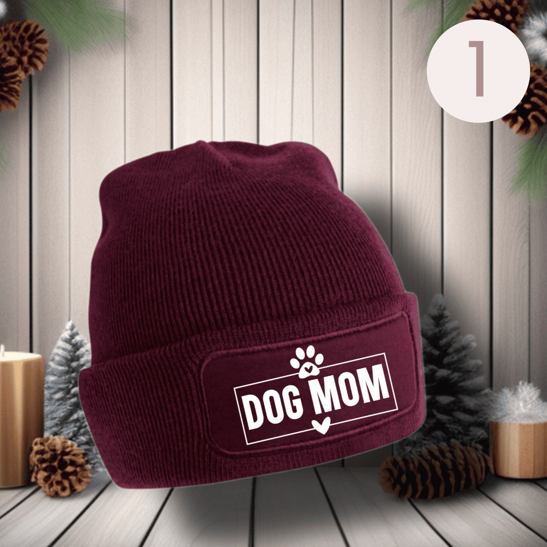 "Unsere Portrait-Zauber Beanie für Tierliebhaber - Dein Fellfreund immer dabei" Mit unserer Portrait-Zauber Beanie kannst du deinen pelzigen Begleiter überallhin mitnehmen. Wir personalisieren jedes Beanie-Design mit einer detailreichen Darstellung deines Haustieres in höchster Qualität. Ein Must-Have für alle Tierliebhaber.