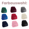 Dir werden mindestens die Hälfte von den 9 Farben gefallen, in denen wir unsere Beanies mit eckigem Patch anbieten! Bestelle jetzt dein personalisiertes Beanie auf Portrait-Zauber.com!